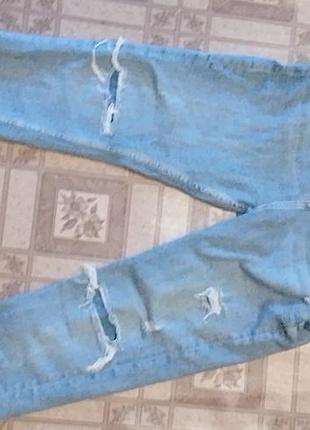 Мужские джинсы с декоративными потертостями. zara man.