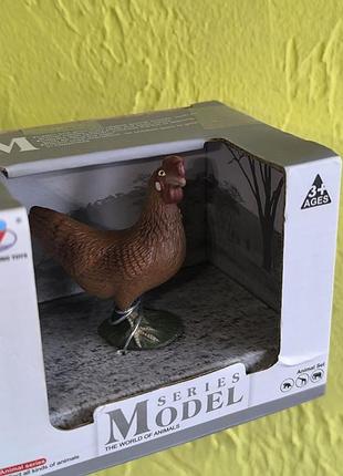 Коллекционная игрушечная фигурка курица