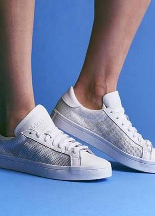 Кросівки adidas court vantage розмір 44