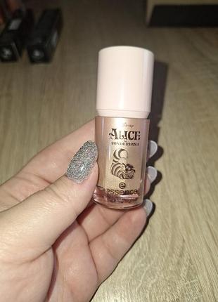 Essence liquid highlighter