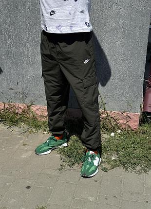 Оригінал штани nike club cargo green trousers  hj1990-355 оригинал найк