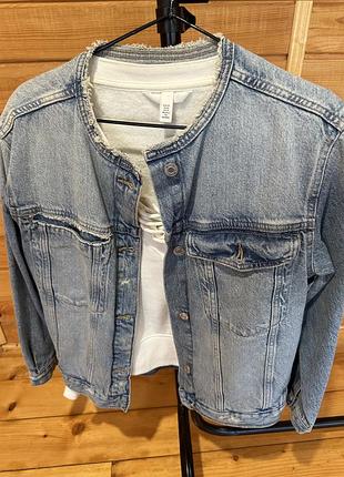Джинсова куртка з потертостями zara