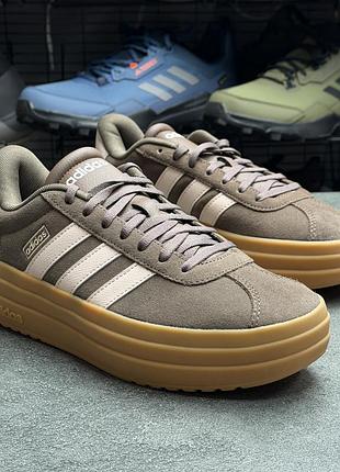 Кросівки на платформі adidas ih9152