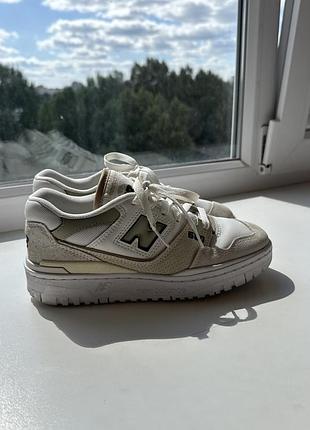 Кросівки new balance 550 замш і шкіра в ідеальному стані у бежевому кольорі