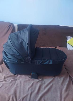 Люлька для коляски carrello epica, чорного кольору, з адаптером, сумкою, дощовиком та маскітною сіткою. без шассі.