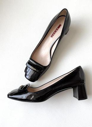 Prada рідкісні вінтажні туфлі з чорної лакової шкіри