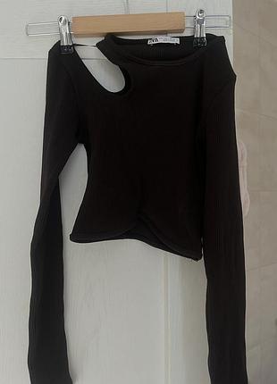 Zara жіночий топ з вирізем на плече