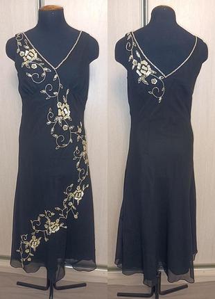 Чёрное маленькое платье с вышивкой