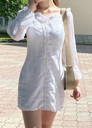 Сукня біла вибита мереживна міні