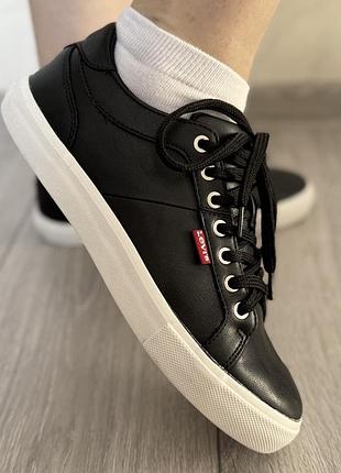 Кросівки levi’s