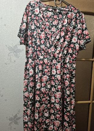 Черное летнее платье в розы на запах shein curve (размер 1xl / 48-50, тянется)
