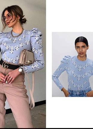 Нежная голубая кофточка / свитшот zara с акцентными рукавами цветочный принт размер m