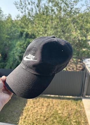 Брендова кепка nike, в ідеальному стані без дефектів