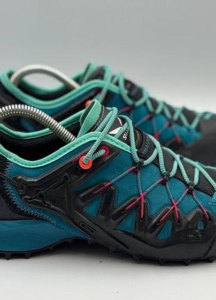 Стильные женские кроссовки salewa wildfire edge