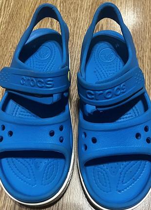 Детские синие сандалии модели crocs crocband ii с белой подошвой