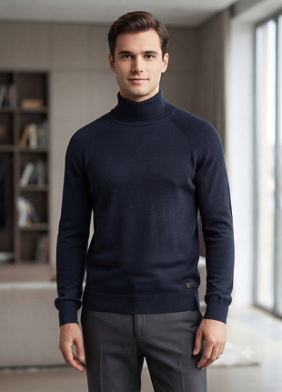 Темно- синяя водолазка с высоким горлом от hugo boss