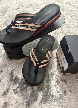 Шлепки tommy hilfiger