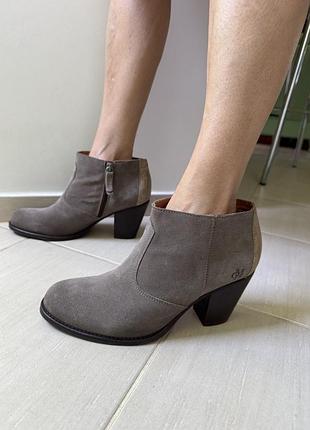 Продам замшеві черевики marc o'polo