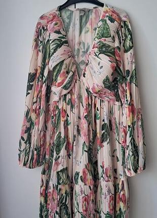 Платье плиссе h&amp;m в цветы s-m