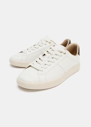Білі кросівки zara