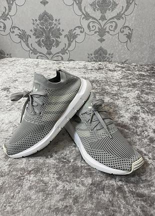 Кросівки adidas