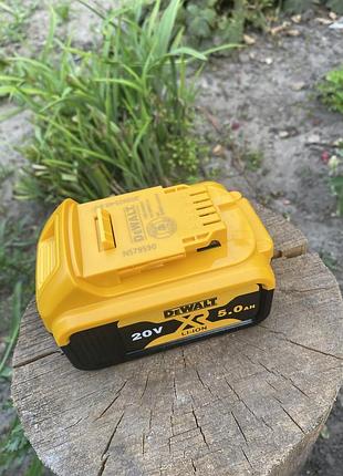 Літій-іонний акумулятор серії dewalt 20v max xr ємністю 5.0 а·год, модель dcb205