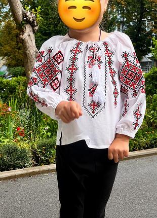 Вишиванка на дівчинку