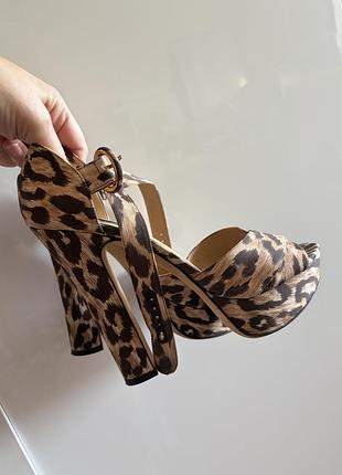 Dolce & gabbana босоніжки розмір 39,5 оригінал