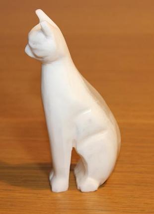 Фигурка из камня "кошка"