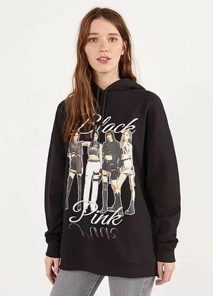 Чорне худі bershka з принтом групи blackpink
