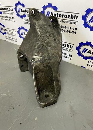 Кронштейн двигуна passat b5 audi a4b5 (8d0199307l)