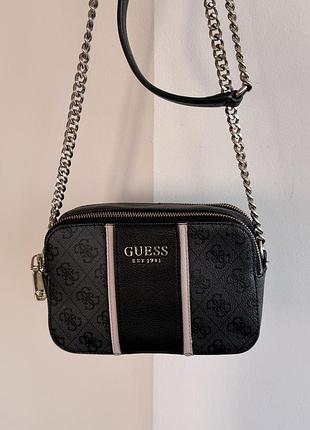 Сумка багет guess- розкішна,невелика,з фірмовим принтом на темно-сірому тлі,через плече