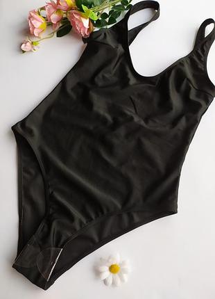 Новый слитный купальник pretty little thing, eur 40