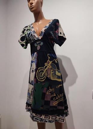 Це плаття від бренда desigual з унікальним яскравим принтом у стилі печворк