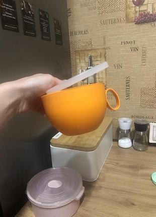 Пластикова чашка для зберігання продуктів