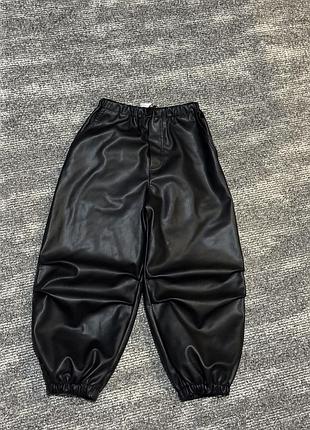 Шкіряні штани джогери zara  122р