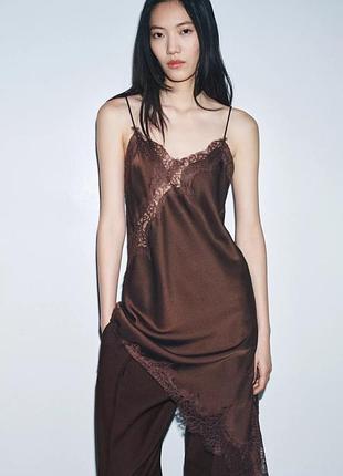 Zara асиметрична сукня з мереживом, атласний топ з тонкими бретелями