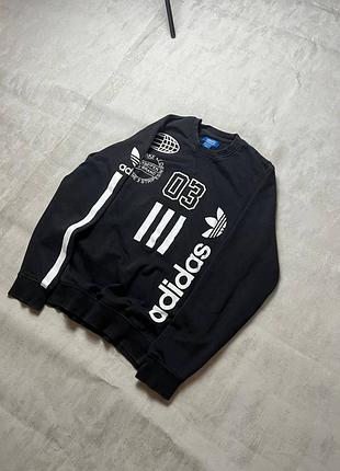 Кофта adidas   состояние идеальное  размер м  замеры  длина-68 груди-54 длина рукава от плеча-64  цена-400грн