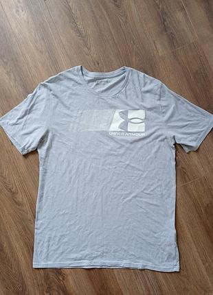 Брендова футболка under armour.