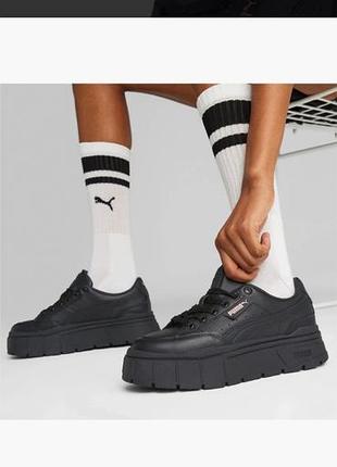 Puma mayze stack lthr у чорному кольорі на масивній платформі.