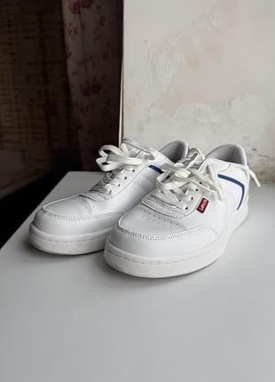 Кросівки білі levi’s розмір - 36, майже нові, вдягала всього 1 раз