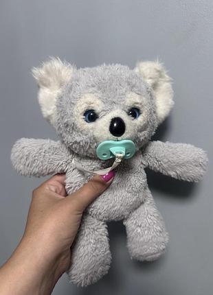 Інтерактивна іграшка коала з пустушкою little live pets cozy dozys moose toys