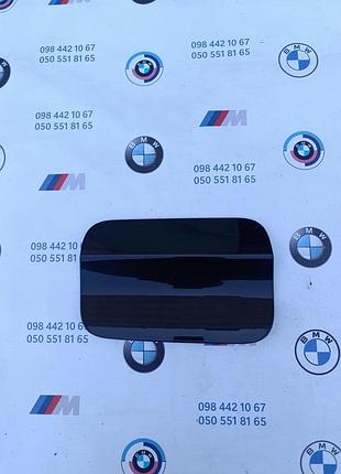 Лючок крышка топливного бака ( краска 668u черная база ) bmw x3 f25 11-17 бмв ф25 51177270821, 7270821, 7265256