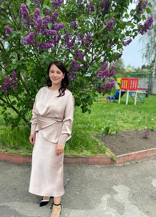 Костюм женский атласный