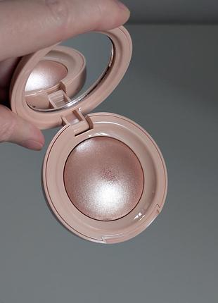 Хайлайтер rare beauty positive light silky touch highlighter mesmerize