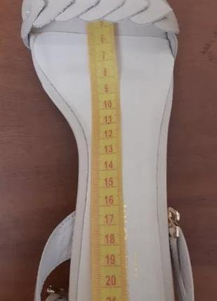 Продам босоніжки 2