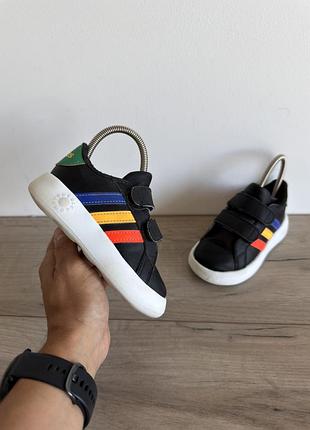 Кросівки adidas comfybubble