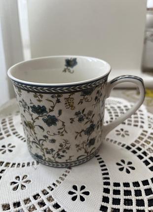 Порцеляновий кухоль від бренду victoria & albert museum з візерунком "floral blue".кухоль виготовлений із тонкої кістяної порцеляни.