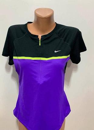 Спортивна жіноча футболка nike