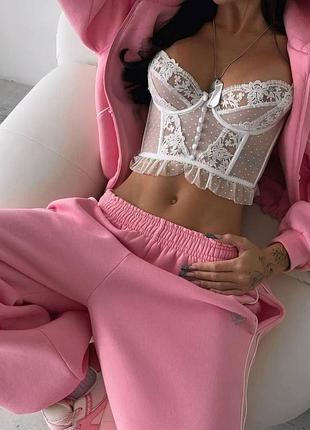 Стильний жіночий костюм oversize з акцентним кроєм